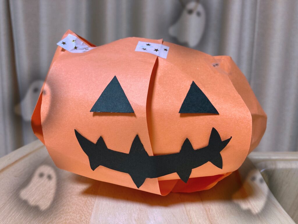 ６回折るとできあがり！折り紙【ハロウィン】かぼちゃ・コウモリ装飾